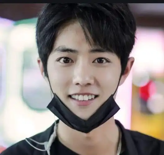 肖战吸烟照火了吞云吐雾神情撩人眼神更是a翻全场