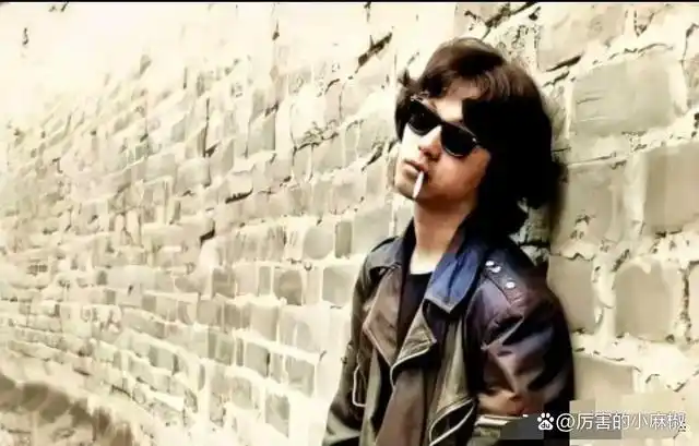 年轻时候的窦唯也太有型了吧从来没有见过的卷发造型曝光