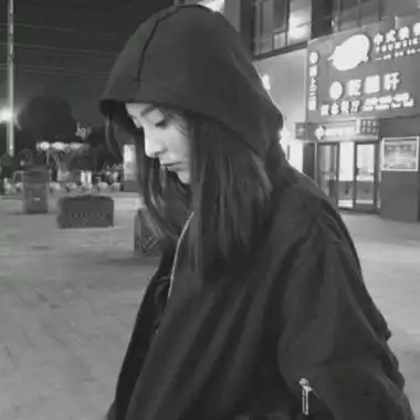 qq头像女黑白伤感高清好看的qq头像女黑白伤感无字图片