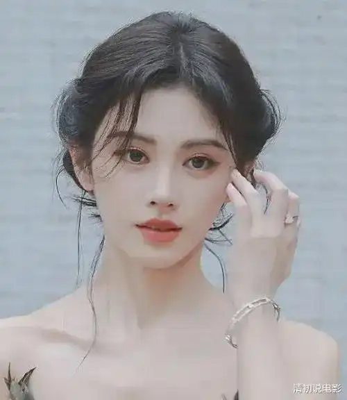 换了妆造的鞠婧祎,直接next level了