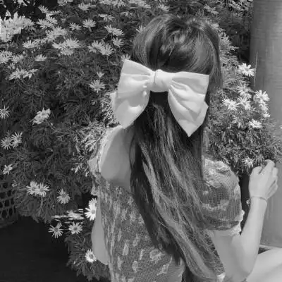 氛围感女头黑白背影高清图片_女生头像_头像屋