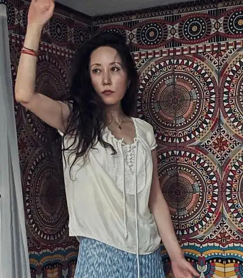 被王菲抢走窦唯婚后11年丈夫离世摇滚才女姜昕现状如何