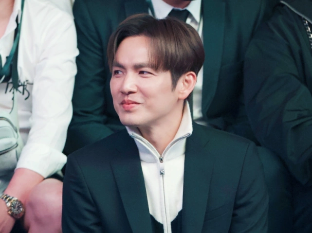 47岁钟汉良颜值回春,拍摄古装剧被路透,脸不浮肿发际线也正常了