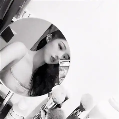 高冷霸气真人女生头像黑白侧脸