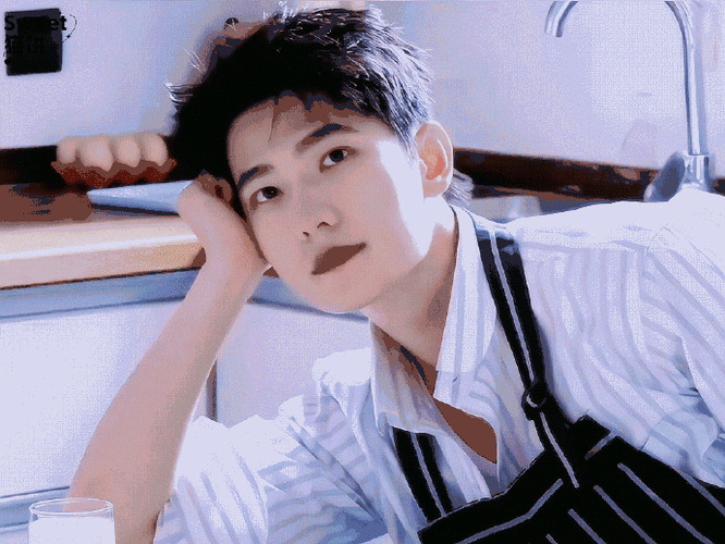 好爱杨洋的这种动态视角,感觉隔着屏幕对视了一样05 一些男友感