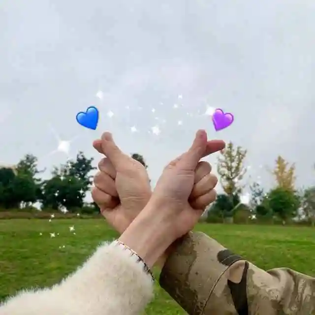 动漫情侣头像比心_微信头像图片大全