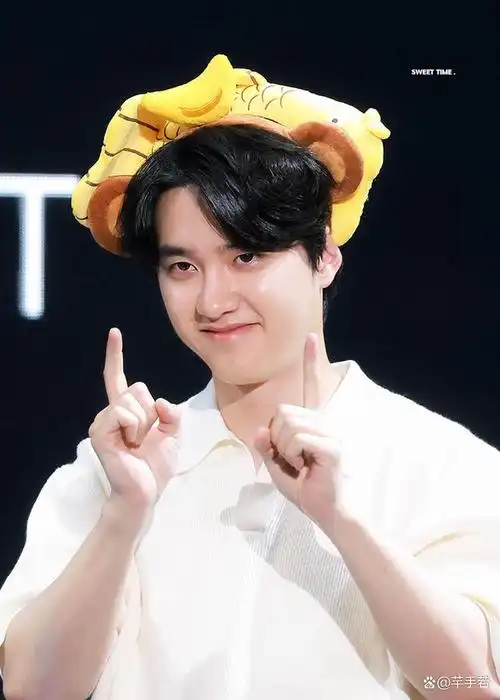 exo都暻秀因室内吸烟被罚款,粉丝的洗白成笑话,回旋镖是真的痛