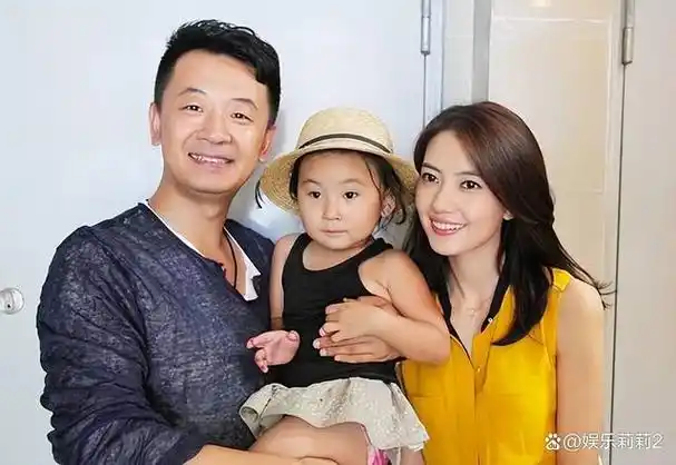 8位明星的狱中生活:没有任何优待,洗澡上厕所被围观无隐私