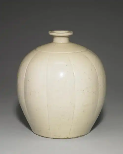 馆藏北宋定窑白瓷瓜稜罐