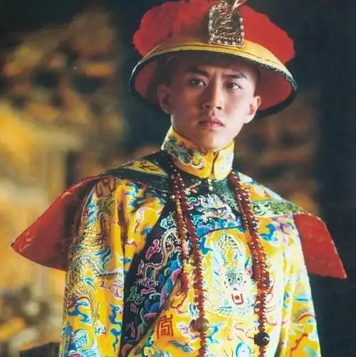 他们都是走得国产顶级演员的路,通过一部大热的国民电视剧里的重要