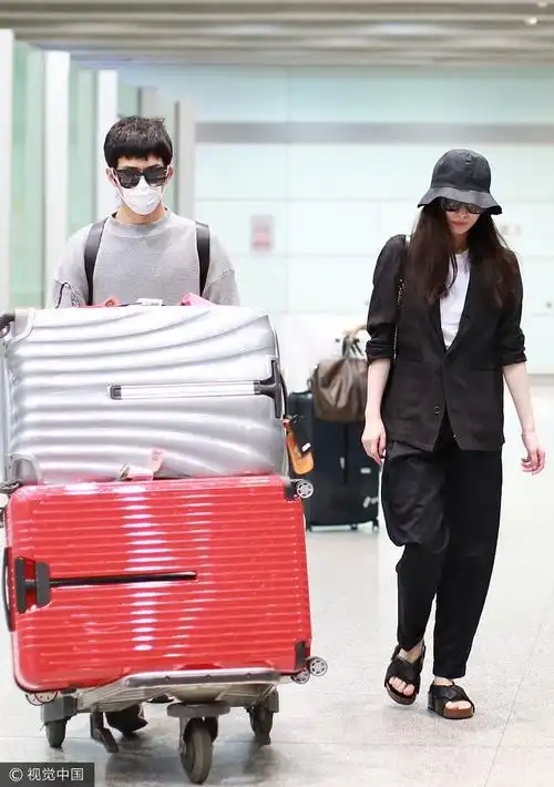 井柏然倪妮秀恩爱!牵手搂腰各种宠溺