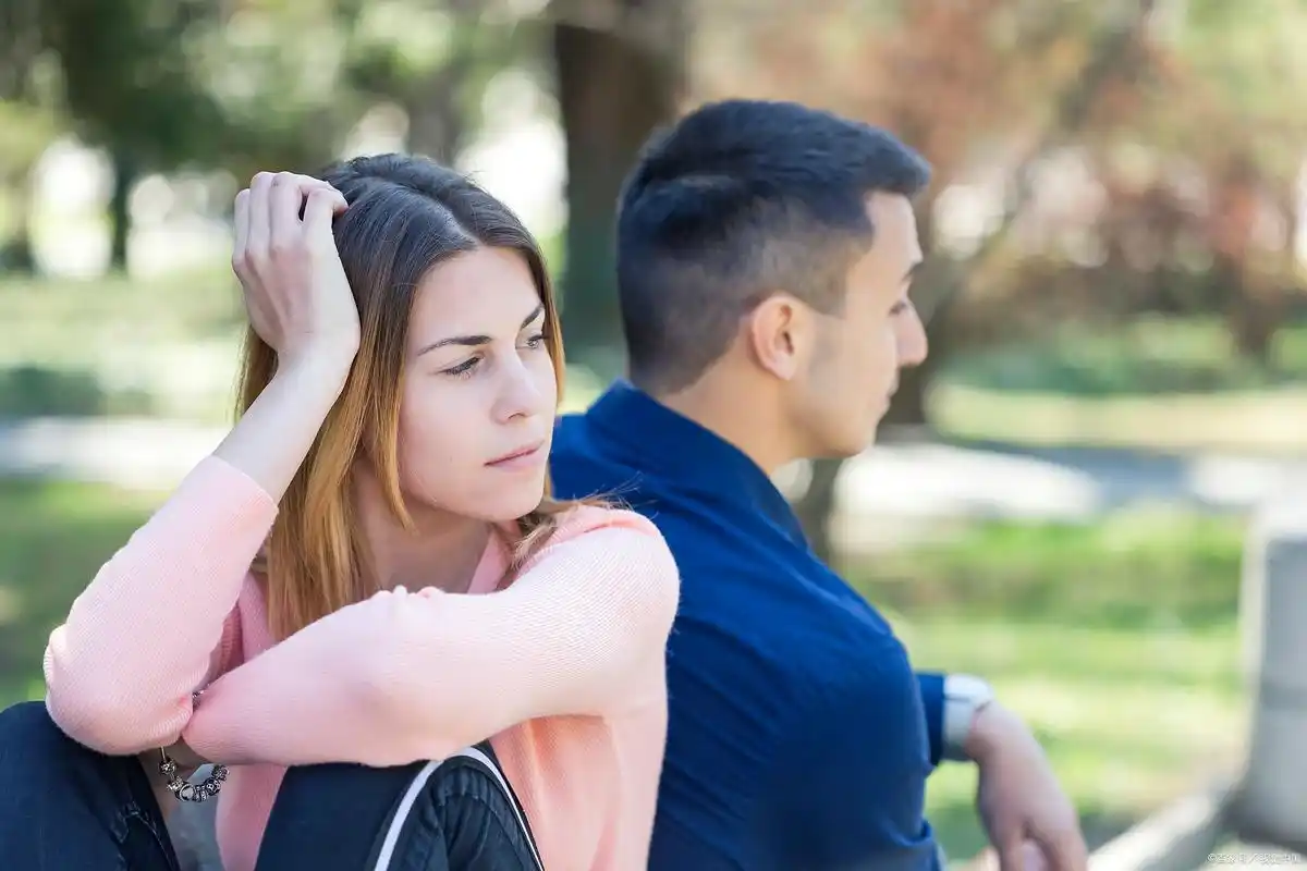走在街上,或者和朋友聚会时看到别人成双成对,甜甜蜜蜜,心里也幻想着