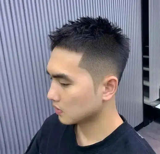 男生"小飞机头"发型超帅气,这3款潮流造型,没剪过就太可惜了