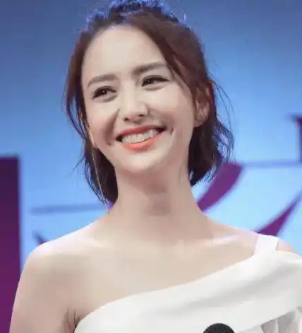 漂亮虎牙女星只服这5位,佟丽娅一笑倾城,最后一位有初恋的感觉_特色