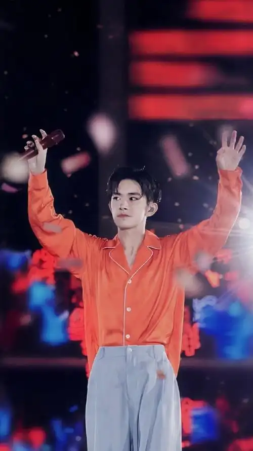 易烊千玺tfboys六周年