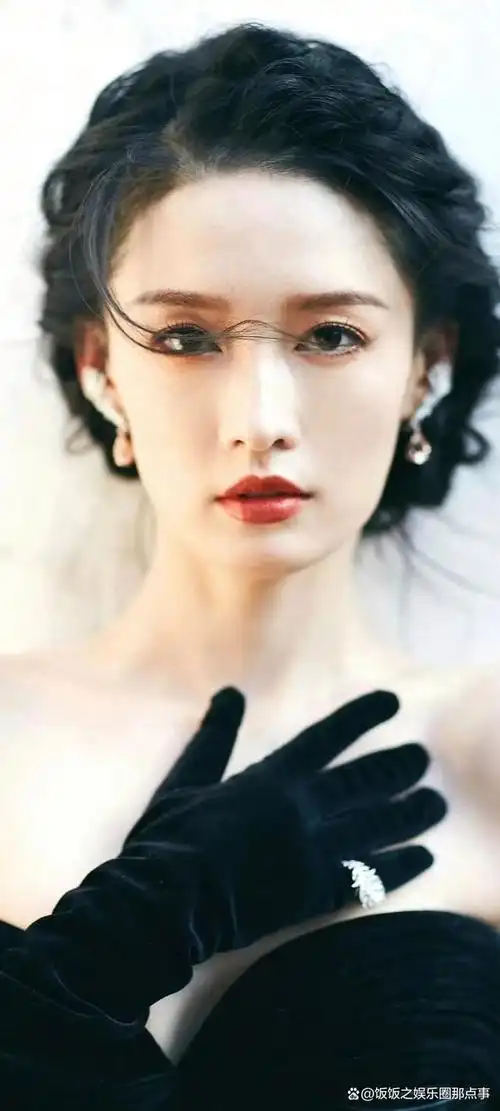 李沁性感写真壁纸让你心跳加速