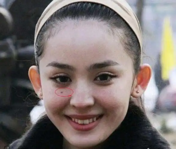 真正的有美人痣的明星图片 美人痣最佳位置是哪里