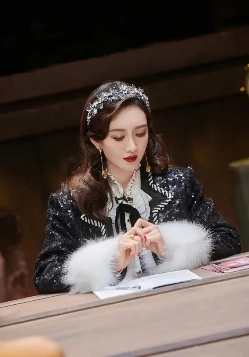 王鸥跟何九华,本就是她自己更上头一些,主动跟对方的日常行程,还去了