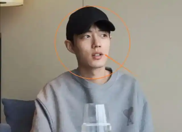 肖战不顾热量大口品尝美食脸蛋却成功抢镜素颜下颜值令人看呆