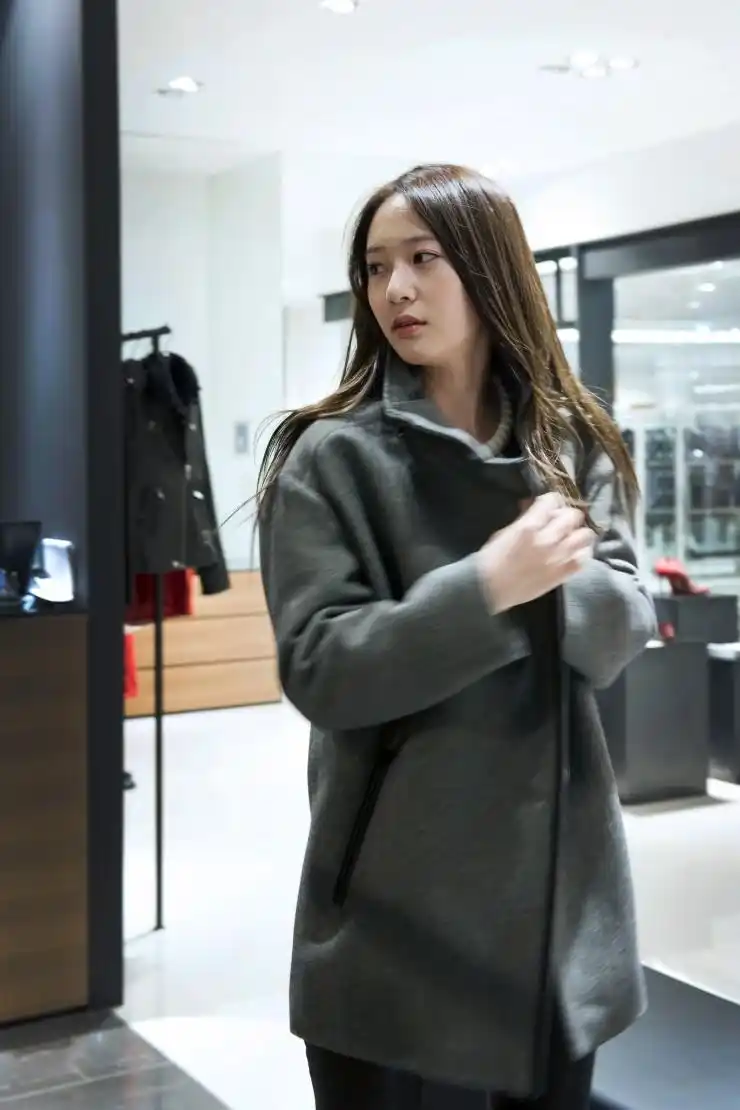 韩星郑秀晶 转载自百家号作者:老哥娱乐美图