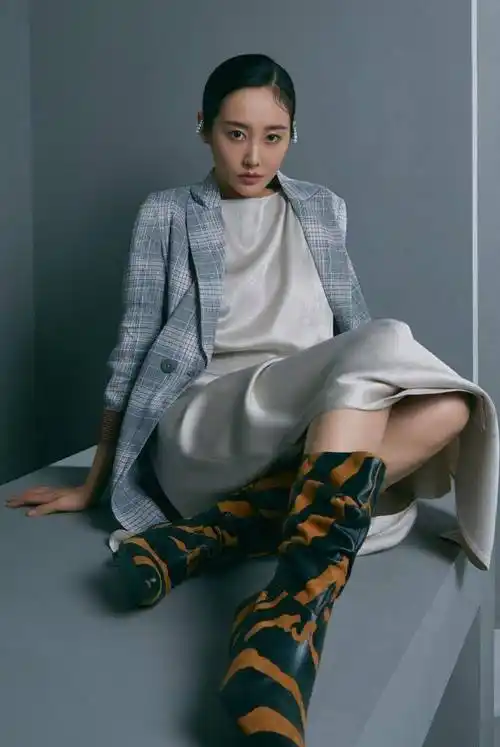 原创李纯征服感十足这时尚身材太带劲了组图写真