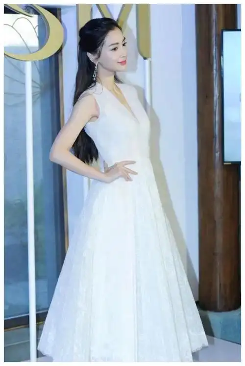 杨颖惊艳回归一袭白裙绽放魅力顶流女星再掀热潮