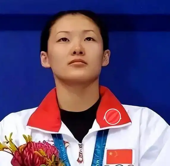 跳水皇后伏明霞,嫁给比自己大26岁的风流男人,就因为他有钱?