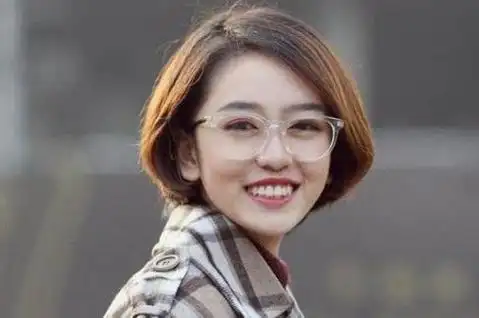 发际线高不留刘海适合什么发型