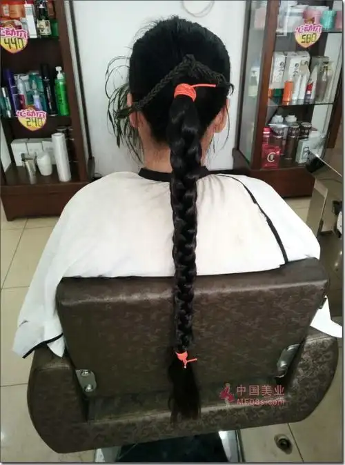 杭州姑娘自行剪下丰厚大辫子上海ww776b3