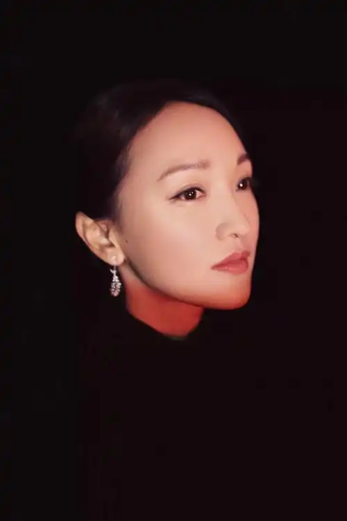 ▼ 越靠近耳朵的位置颜色越深 想把侧面的腮红画得好看,得根据脸型来