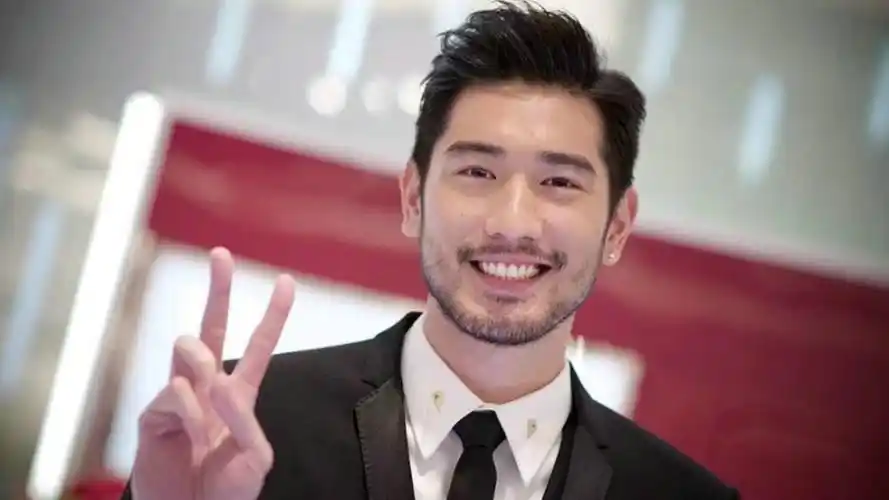 ai李玟爆火后,博主又用ai复活高以翔,长相语气一模一样引争议