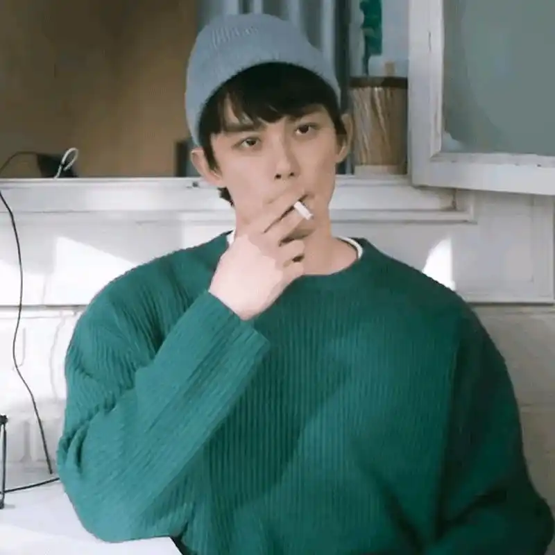 这么一对比,还是王一博抽烟的样子最迷人!