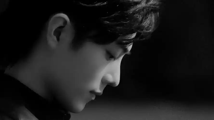 邻家男孩肖战时尚帅气阳光写真,高清壁纸图片,大陆明星-回车桌面