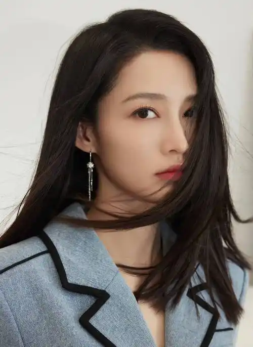 女明星李沁写真集:天生丽质,闭月羞花