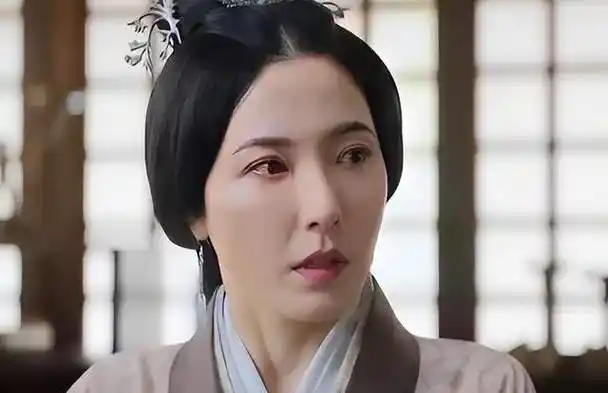 大美女却沦为妈妈专业户曾黎时隔多年再拍戏颜值演技依旧抗打