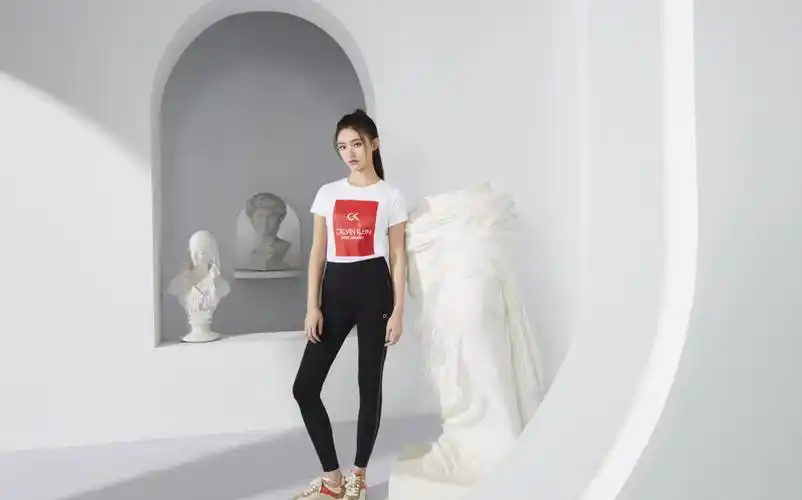 除了不能有赘肉,还要有人鱼线啦,腹肌啦,马甲