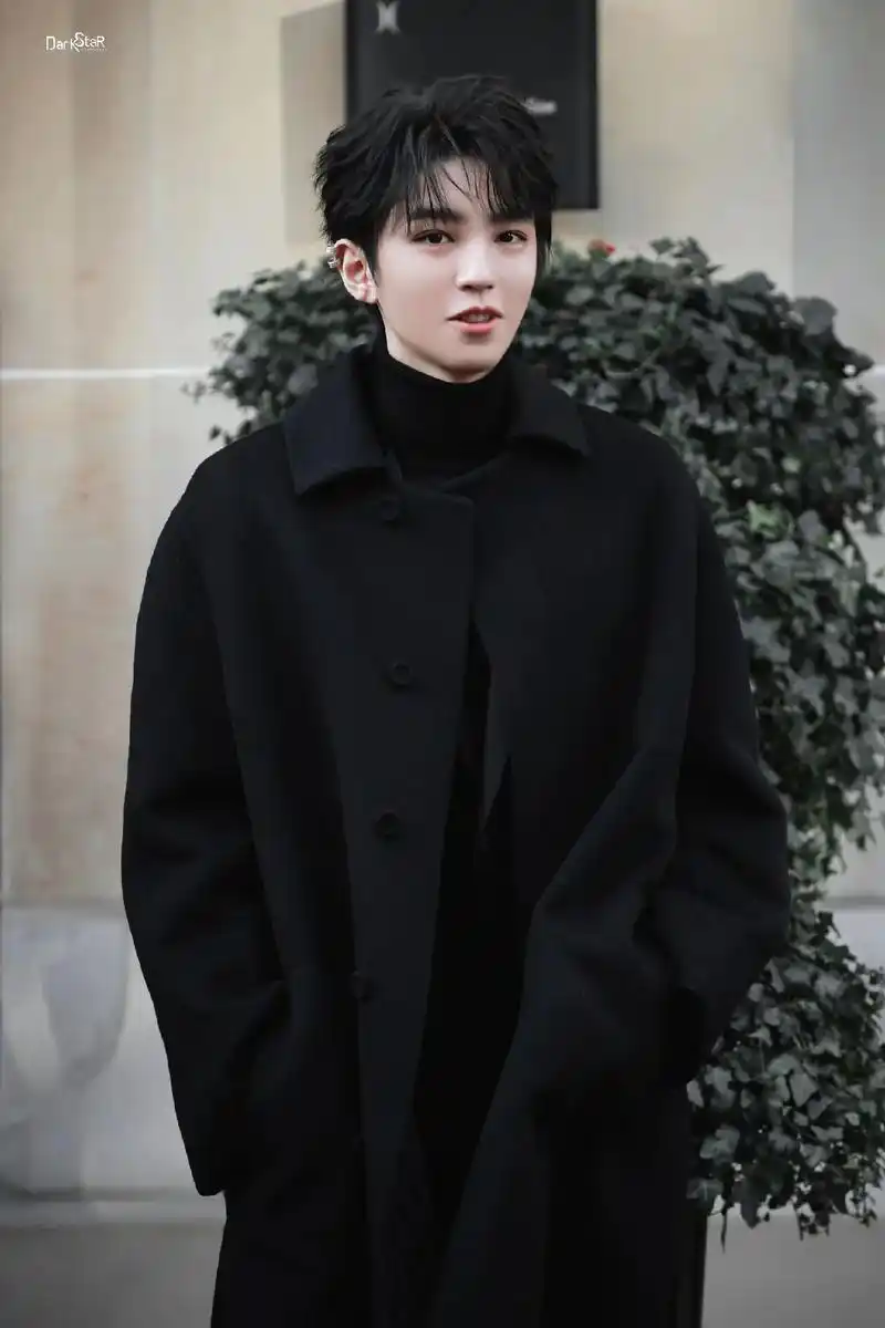 好伟大的一张脸😍.#王俊凯 #王俊凯神图 #王俊凯巴黎时装