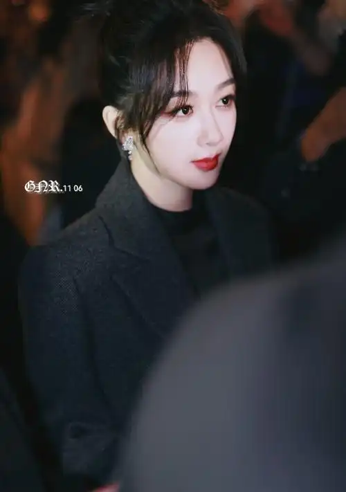 杨紫1106生日快乐