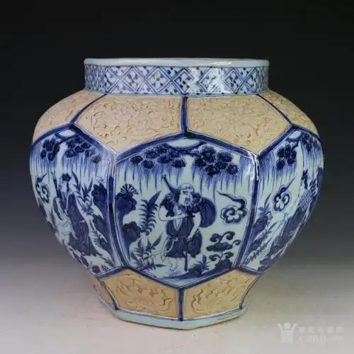 元青花露胎浮雕花卉八仙纹大罐