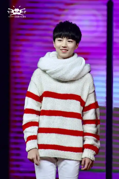 王俊凯# 半城春水一城花,山麓朦胧桃花下.