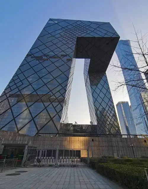 北京大裤衩中央电视台大楼 · 北京自由行_建筑物_世界_都会