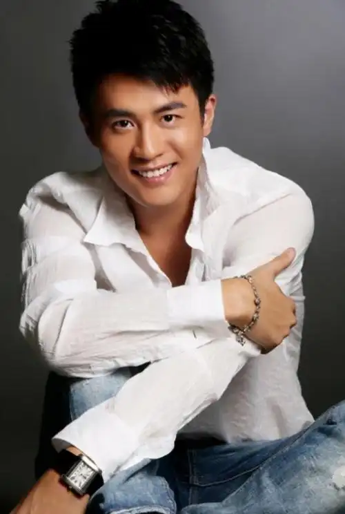 杜淳的个人资料(杜淳:40岁娶圈外人终获幸福,一家三口甜蜜幸福)