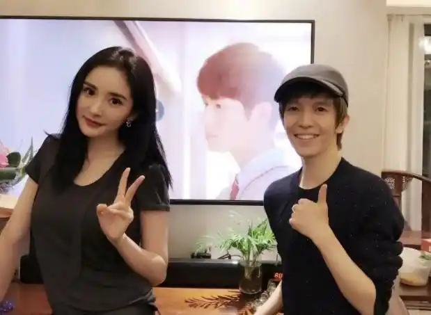 杨幂真没事业脑?见完魏大勋又探班邓伦,只怪新剧迟迟不开机