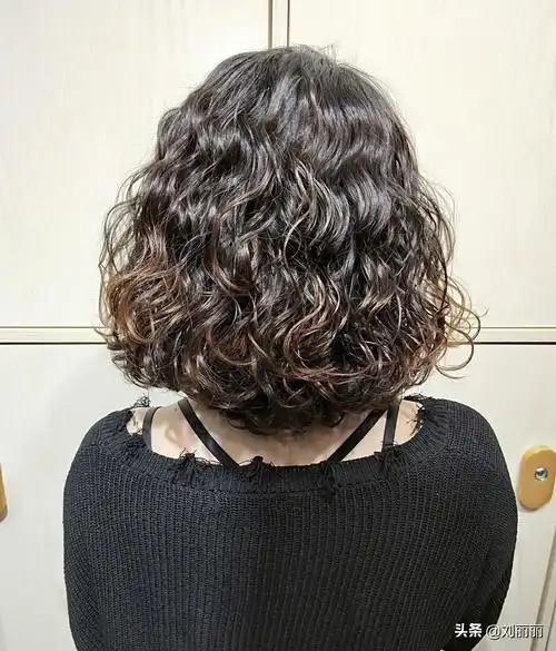 中老年女性发型怎么剪?不妨先看看这10几款,蓬松时尚显气质