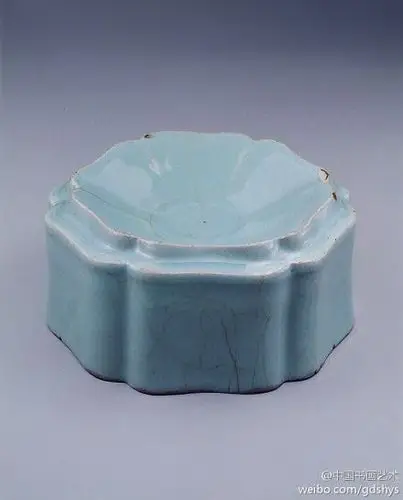 南宋 官窑 青瓷葵花式洗--- 此器实际.