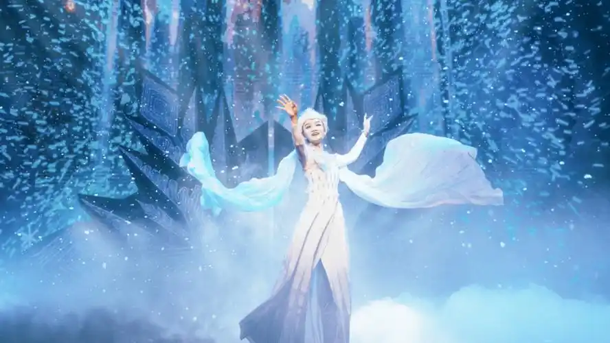 爸爸妈妈千呼万唤的《冰雪女王之艾莎的魔法奇缘》大剧场版4月9日