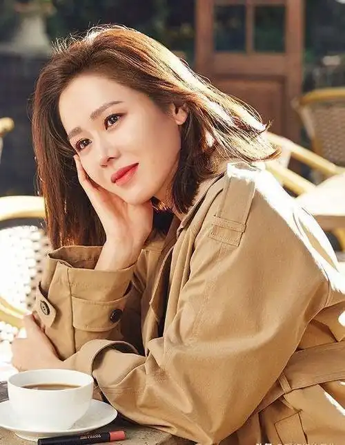 冻龄女神孙艺珍针织衫穿搭范本知性减龄又高级照着穿就很美