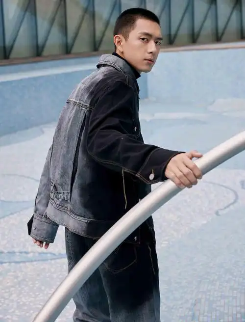 李现扎染牛仔套装写真