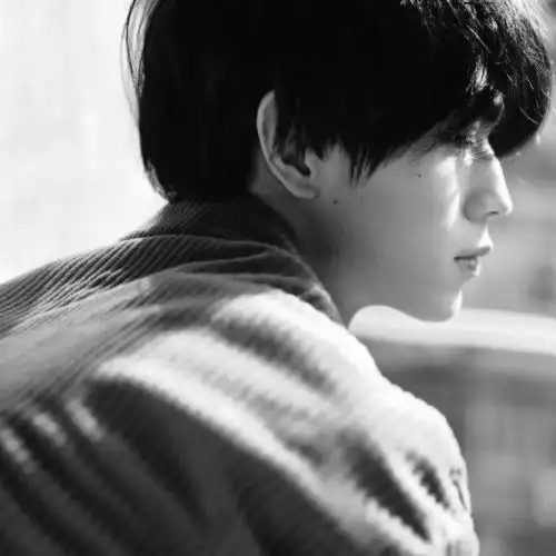 霸道高冷男生头像黑白真人-黑白头像 - 壁纸之家