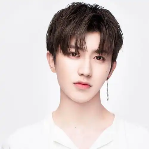 蔡徐坤清新帅气头像